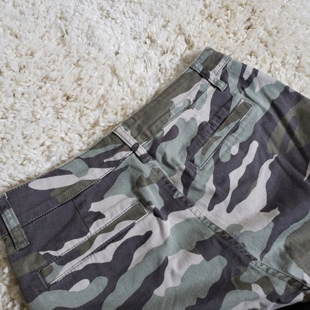 J. CREW Slouchy Boyfriend Camouflage Chino Cropped Pants Size 2 - Picture 4 of 9